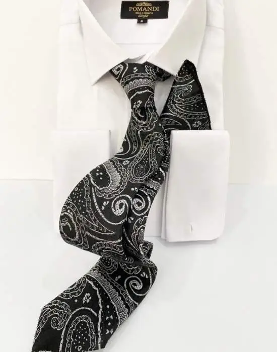Chemise blanche avec cravate à motifs paisley noir