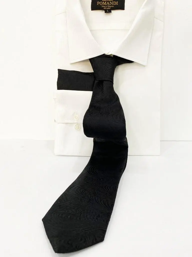 Chemise blanche élégante avec cravate noire texturée