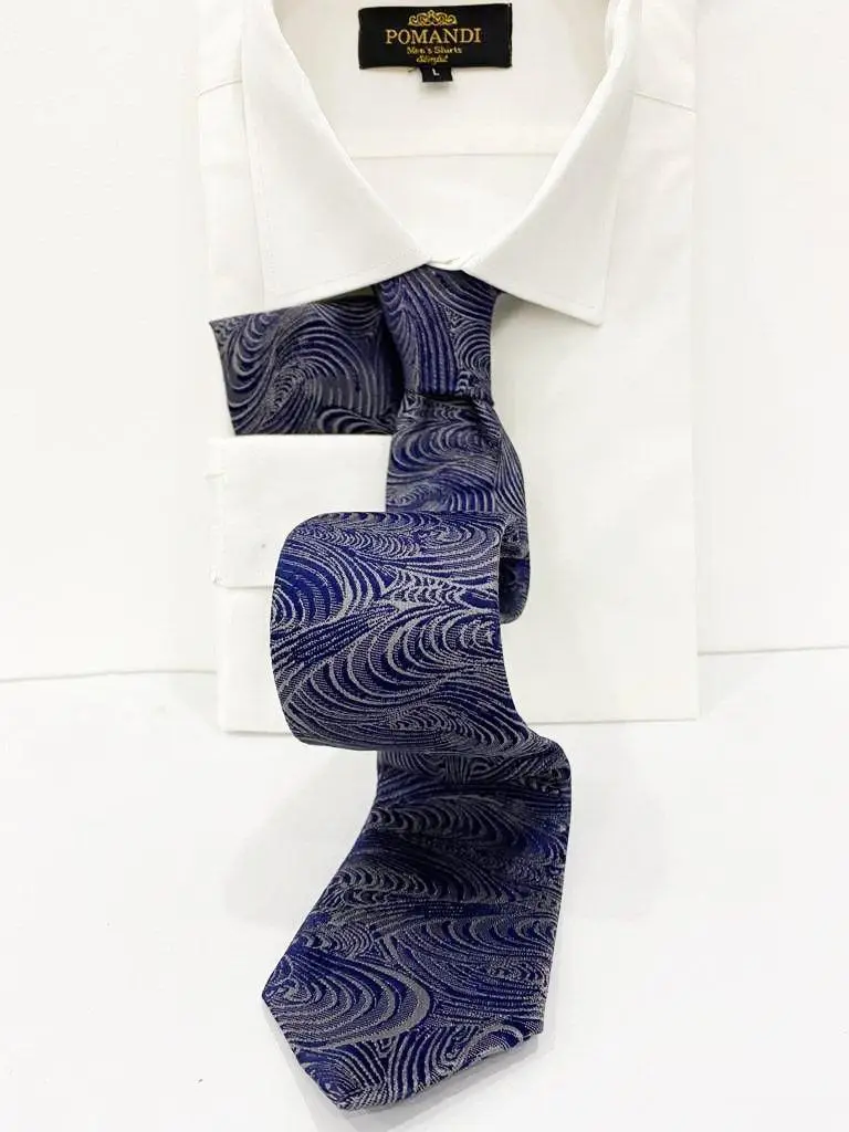 Chemise blanche avec cravate bleu motif ondulé