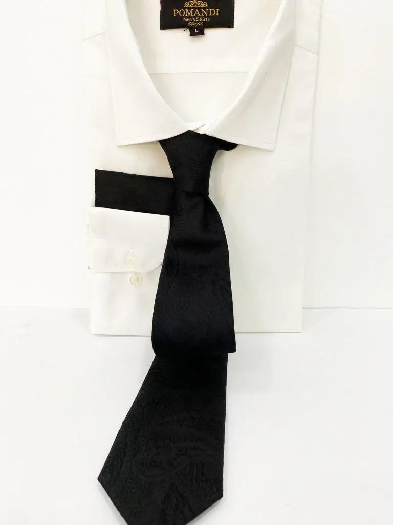 Chemise blanche avec cravate noire élégante