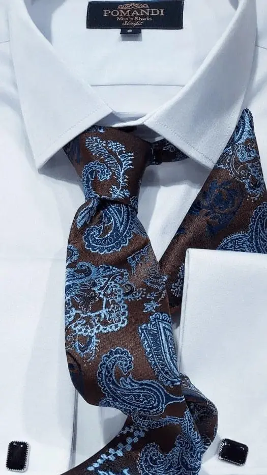 Chemise blanche avec cravate marron et bleue à motifs