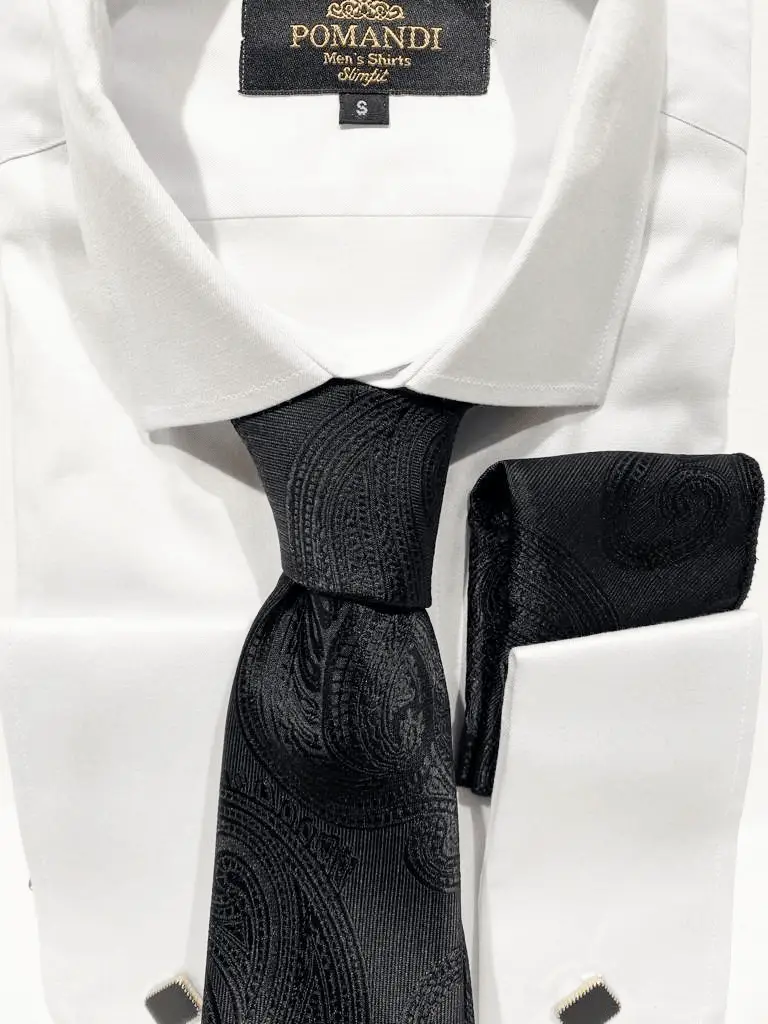 Chemise blanche avec cravate noire élégante